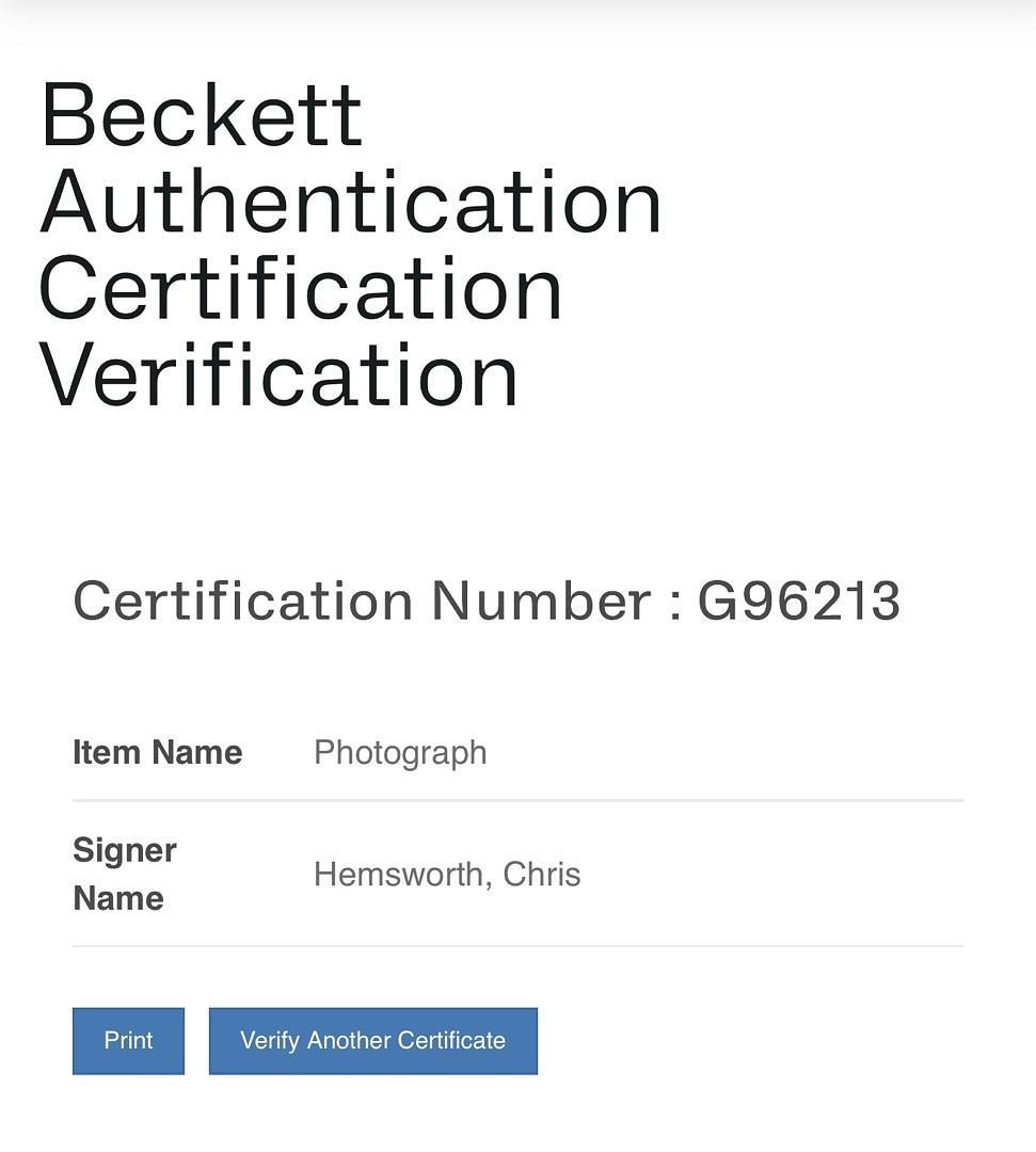 Chris Hemsworth Signed 11x14 Photo (Thor) - Beckett