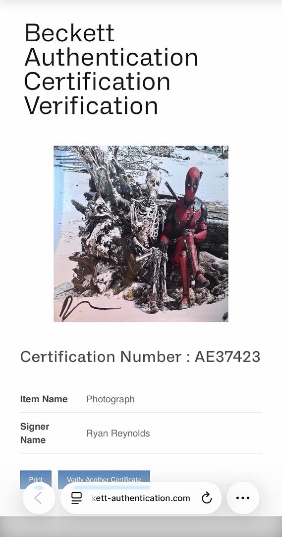 Ryan Reynolds Deadpool Signed 11x14 Photo - Beckett COA