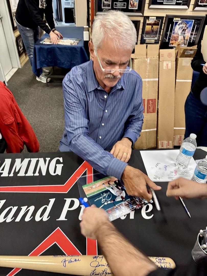Dwight Evans Signed 8x10 Red SoxPhoto - New England Picture COA