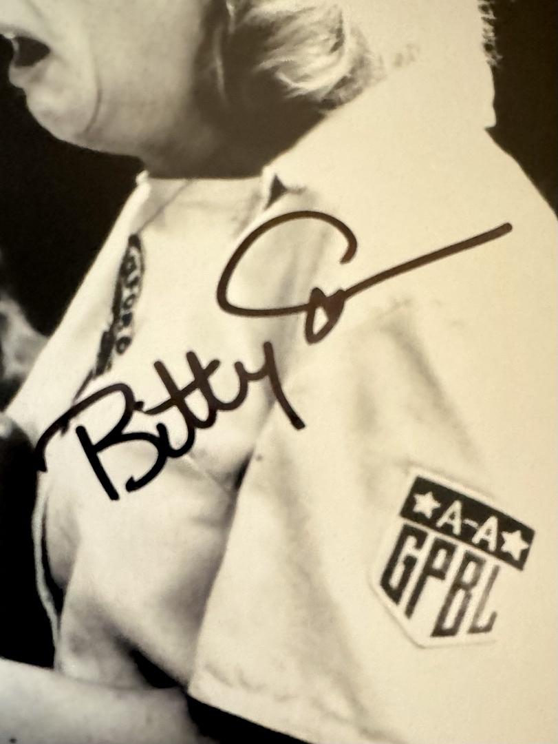 Bitty Schram signed 8x10 (League of their Own) - Zobie COA