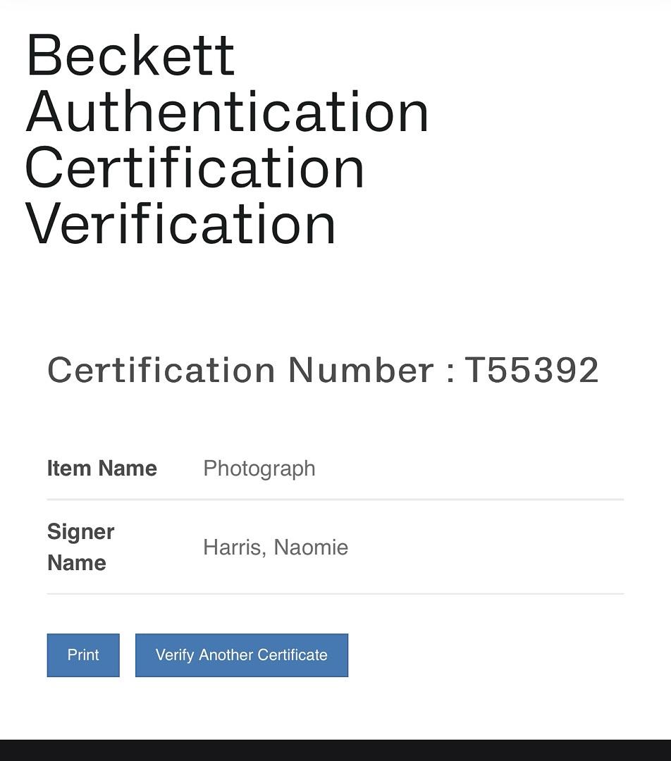 Naomie Harris Signed 8x10 Photo (James Bond) - Beckett COA