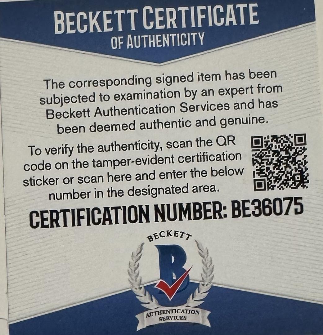 Aaron Eckhart Signed 8x10 Photo (Sully) - Beckett COA