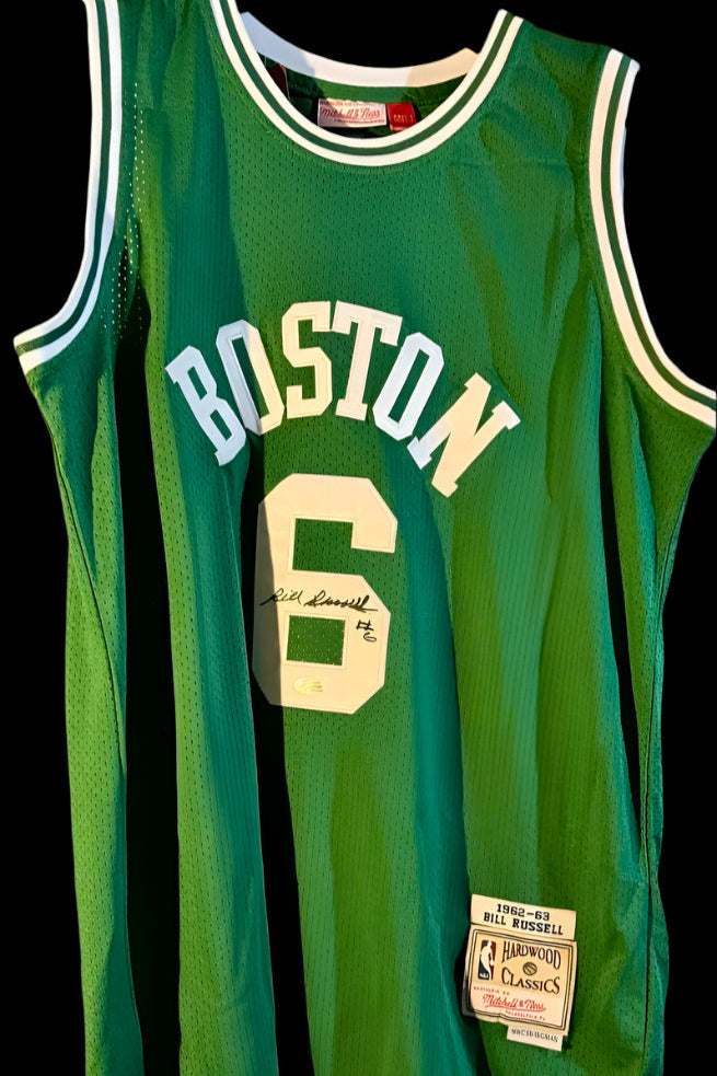 Bill Russell Signed Boston Celtics Mitchell & Ness Green Jersey - Beckett COA
