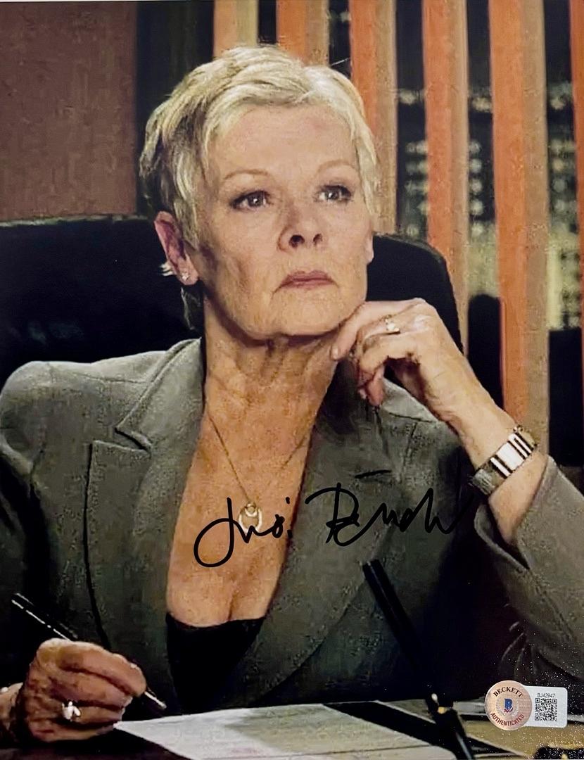 Judi Dench 8x10 Photo (James Bond) - Beckett COA #01