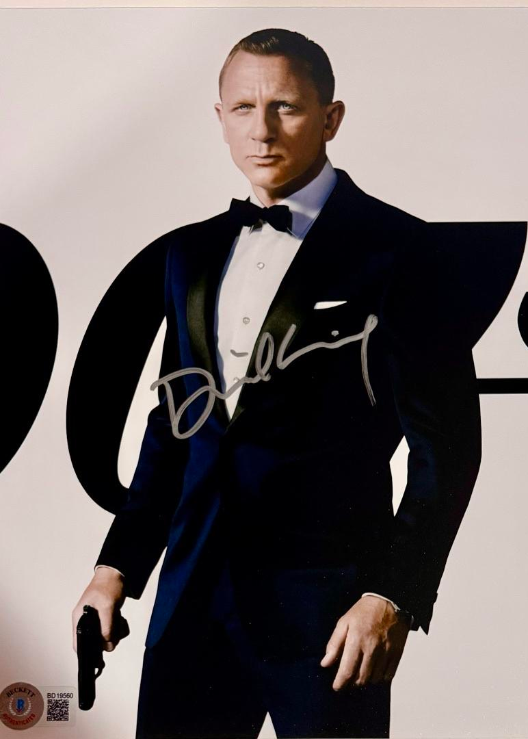 Daniel Craig Signed 8x10 Photo (James Bond) - Beckett COA
