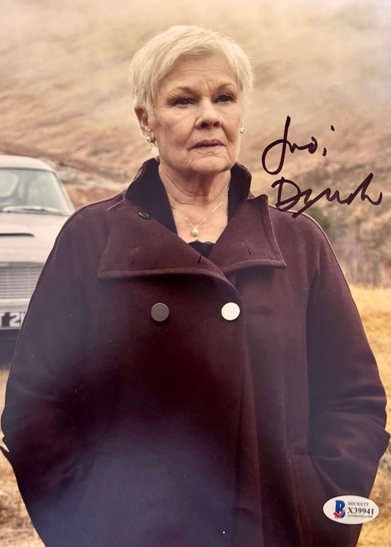 Judi Dench 8x10 Photo (James Bond) - Beckett COA #02