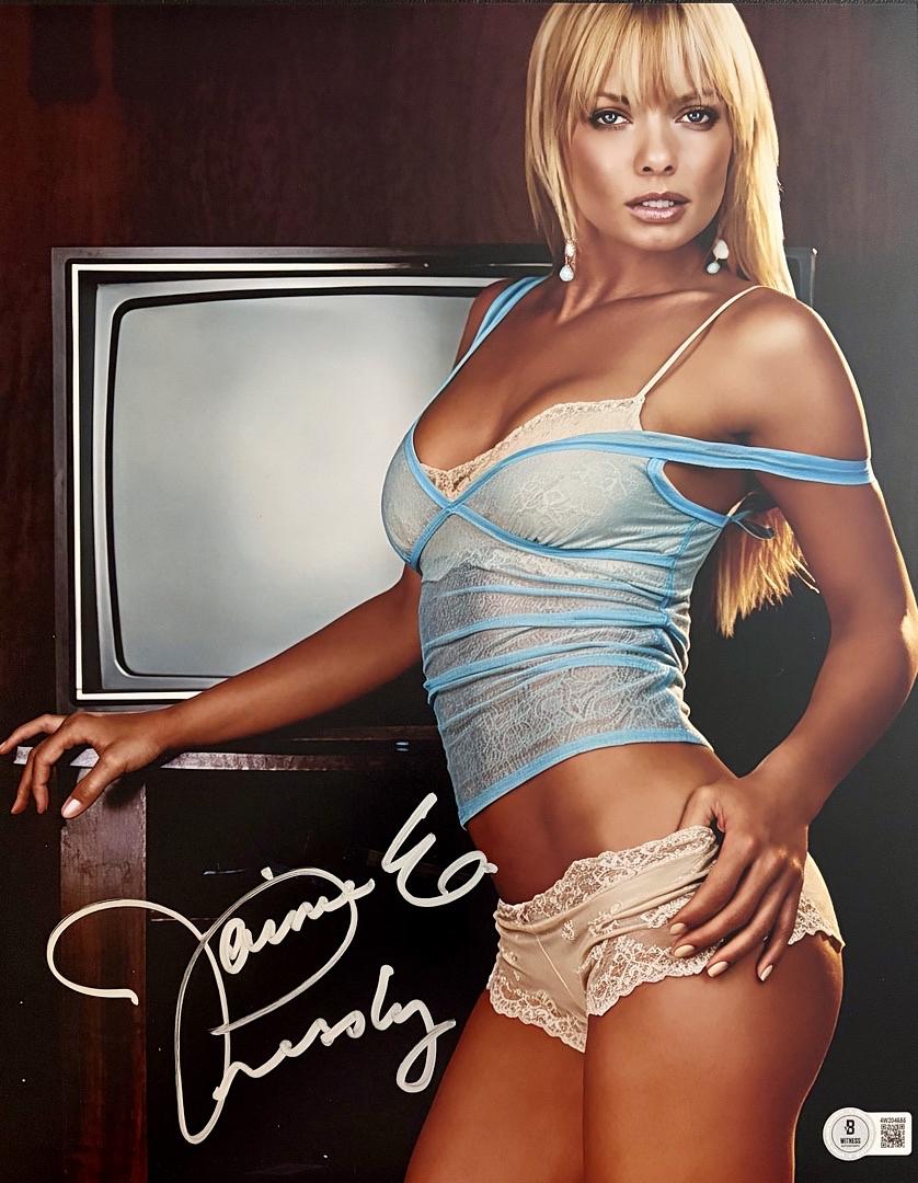 Jaime Pressly sexy signed 11x14 - Beckett COA