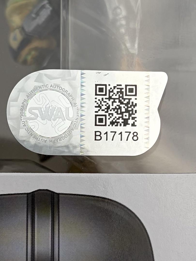 Pedro Pascal Signed Funko Pop #402 The Mandalorian (Star Wars)  - Beckett COA