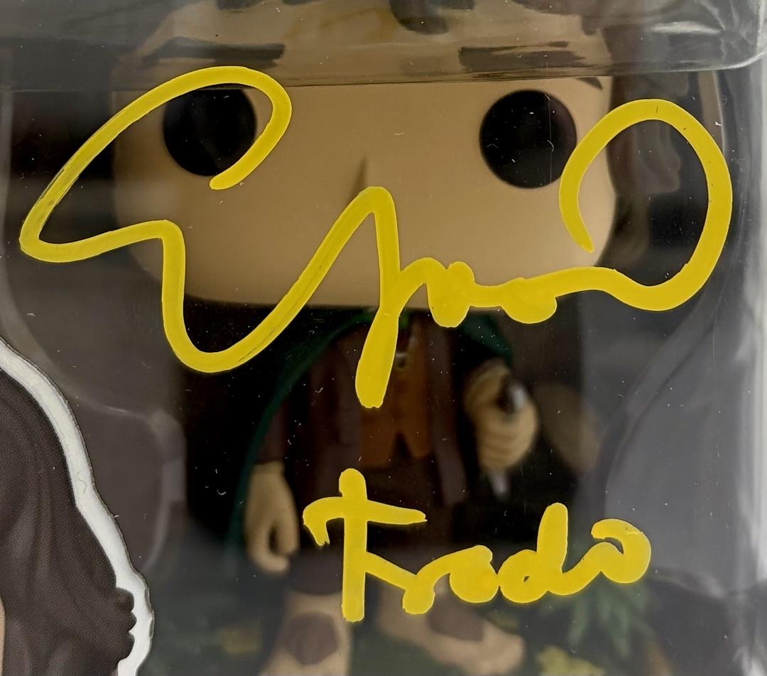 Elijah Wood signed "Frodo" Funko #1832 w/character name (Lord of the Rings) - Beckett COA