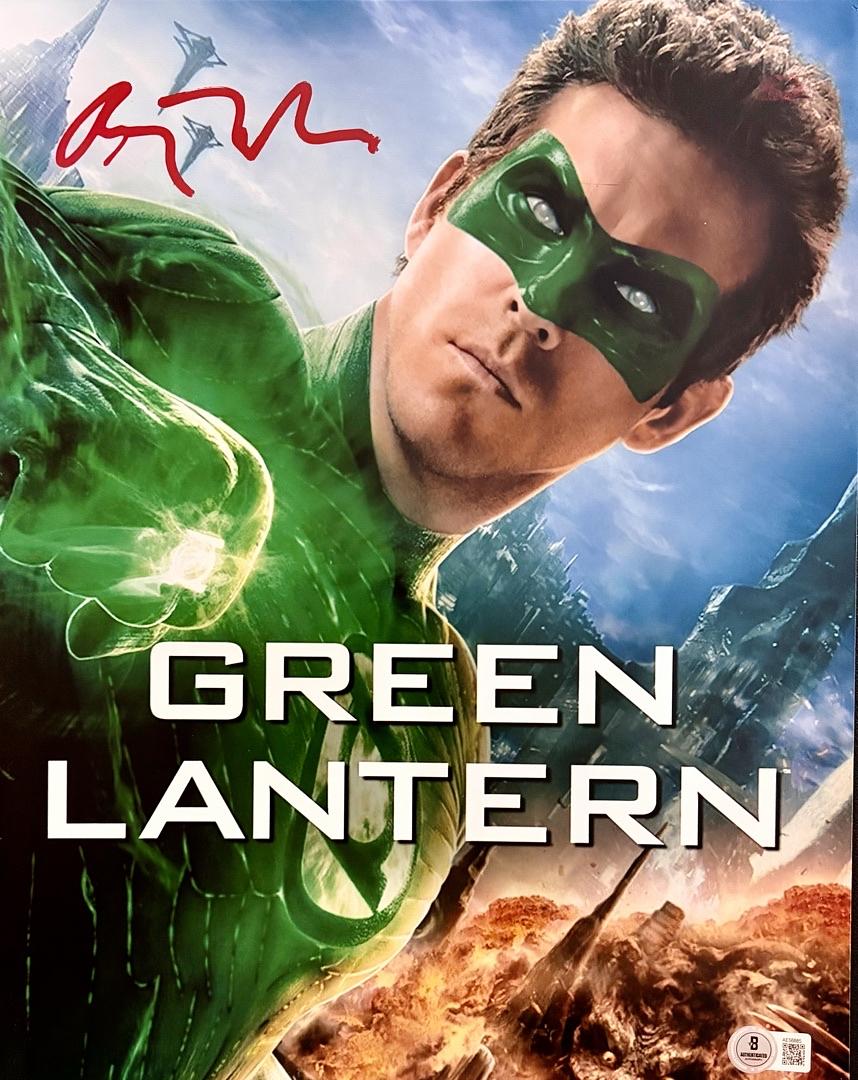 Ryan Reynolds Signed 11x14 Photo (Green Lantern) - Beckett COA