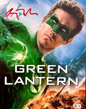 Ryan Reynolds Signed 11x14 Photo (Green Lantern) - Beckett COA