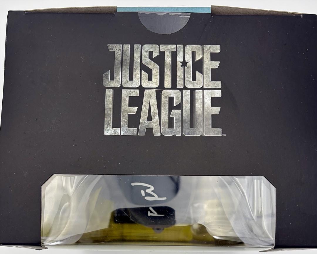 Ben Affleck signed Batman Justice League 1:3 Scale Cowl Replica - Beckett