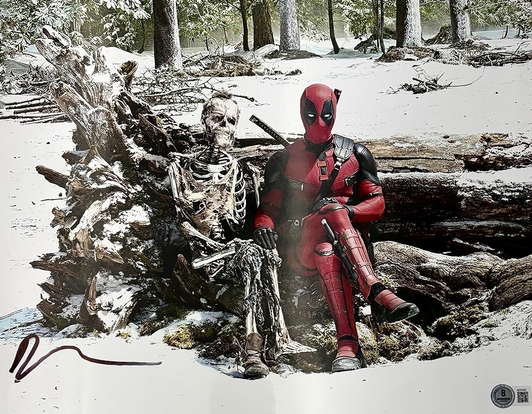 Ryan Reynolds Deadpool Signed 11x14 Photo  - Beckett COA