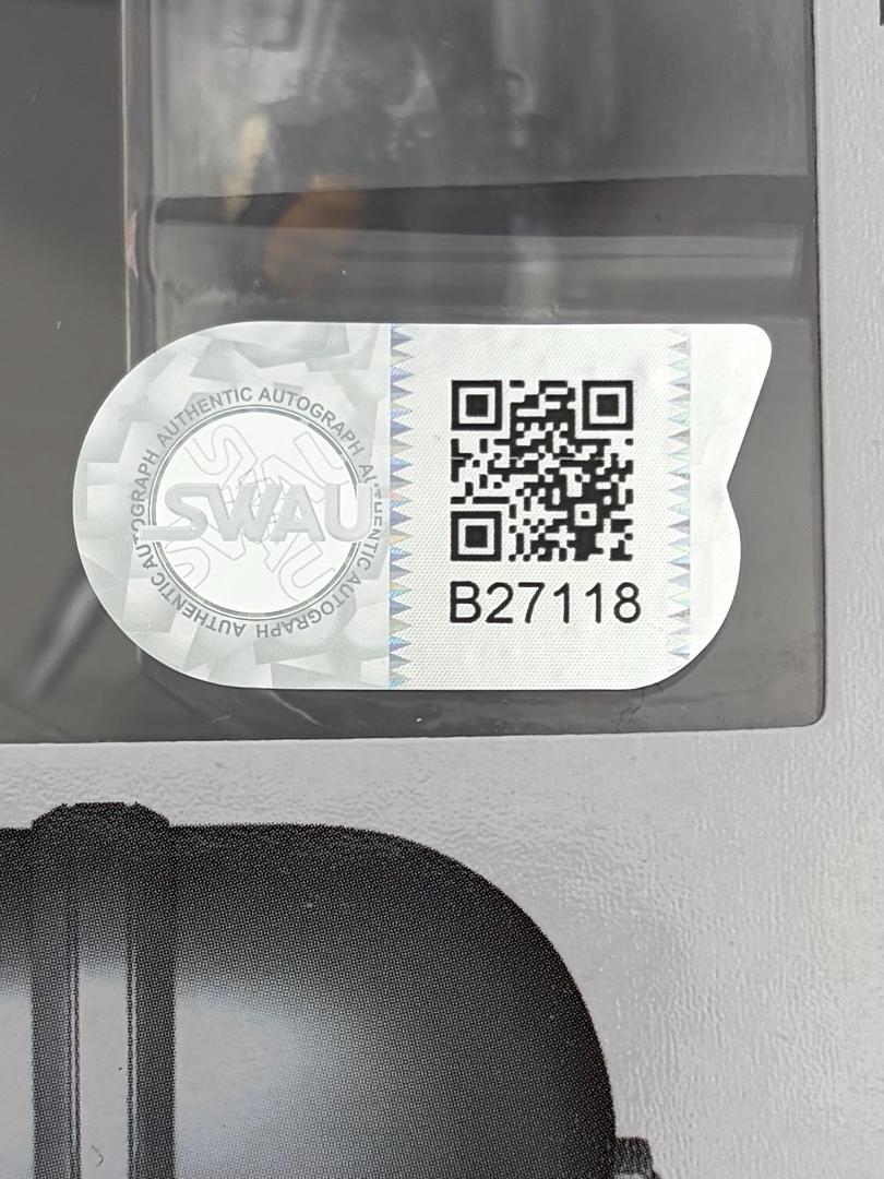 Pedro Pascal Signed Funko Pop #663 The Mandalorian (Star Wars)  - Beckett COA