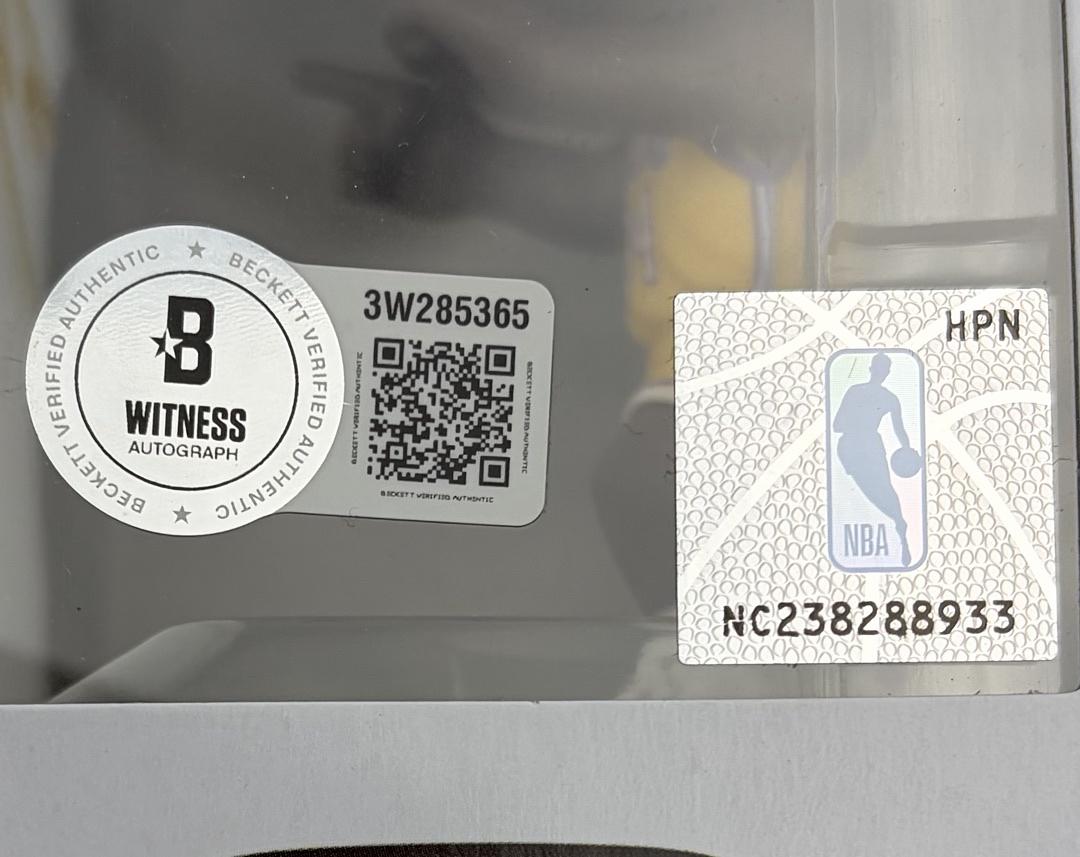 Shaquille O'Neal signed Lakers Funko Pop #208 - Beckett COA