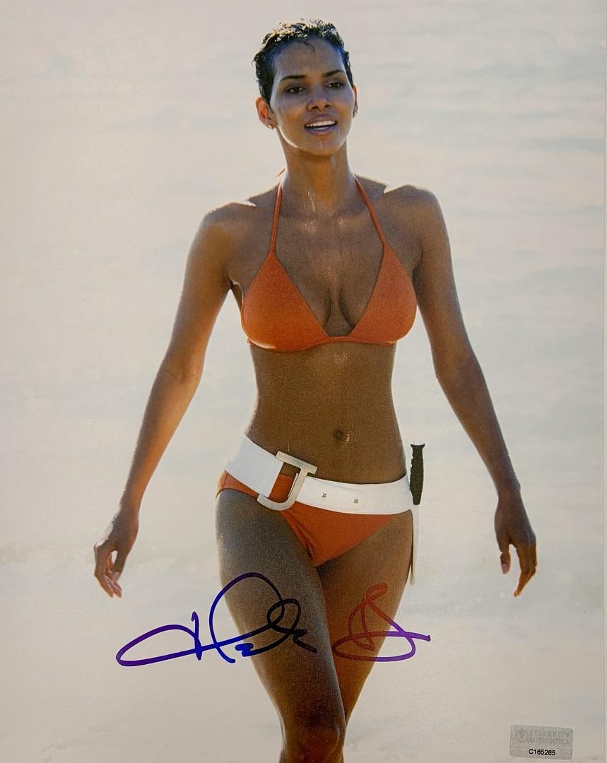Halle Berry Signed 8x10 Photo (James Bond) - Celebrity Authentics