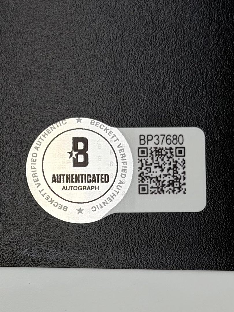 Meg Ryan signed 8x10 - Beckett COA