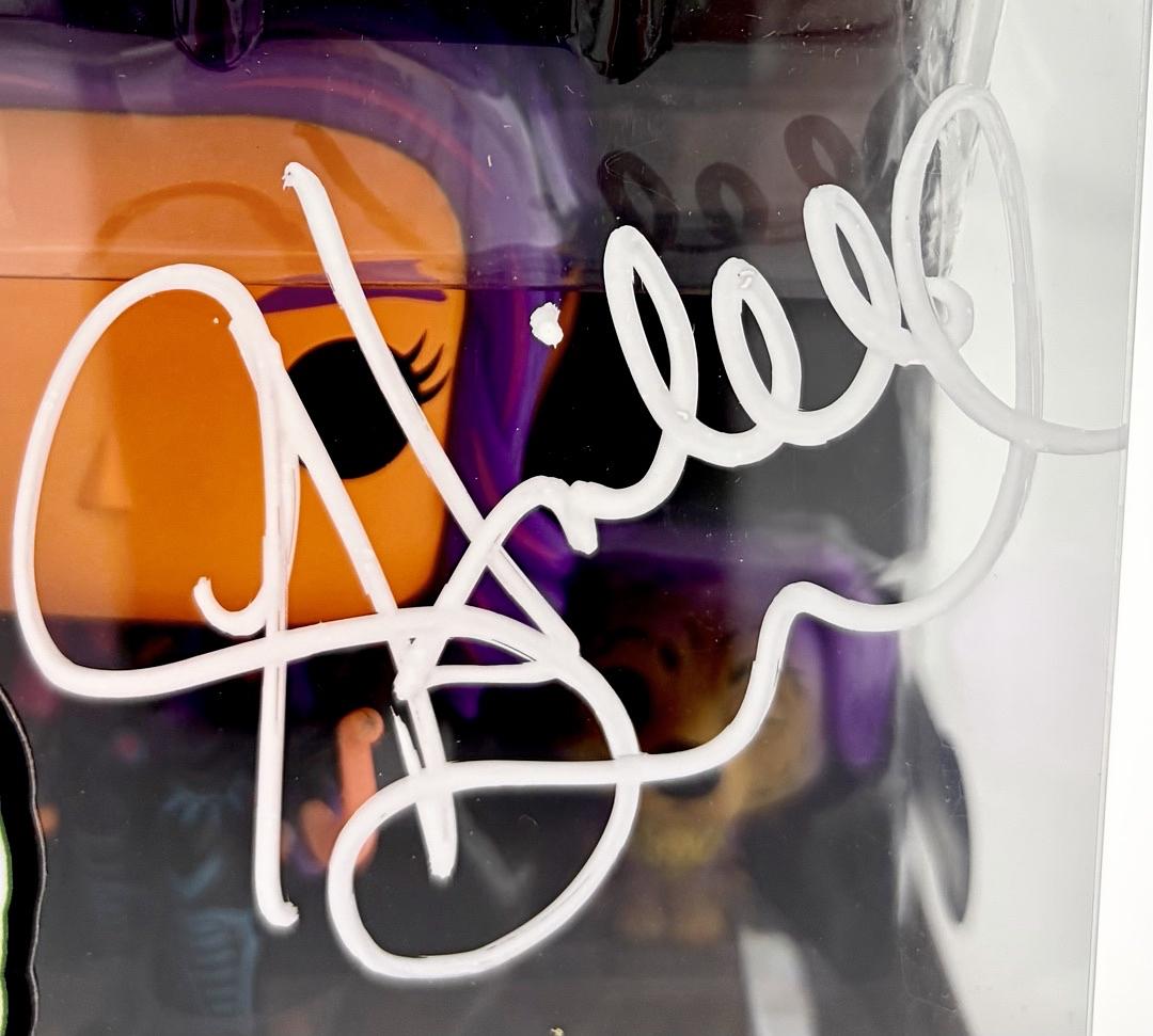 Hailee Steinfeld signed "Kate Bishop" Funko #1212 (Marvel) - Beckett COA