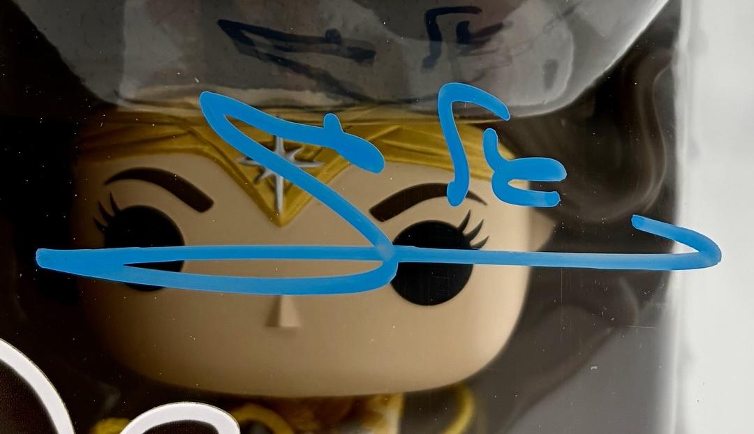 Gal Gadot Signed Funko Pop #1334 Wonder Woman (The Flash) - Celebrity Authentics COA