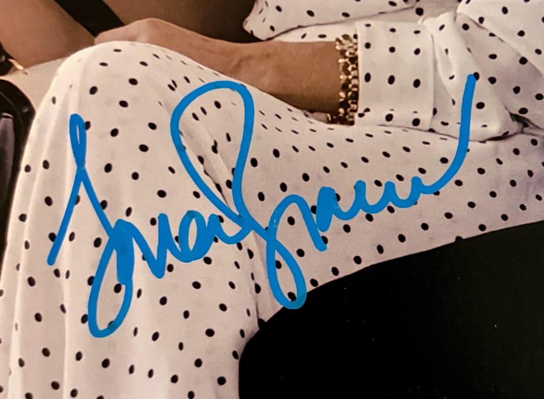 Lorraine Bracco signed 8x10 (Goodfellas) - Beckett COA