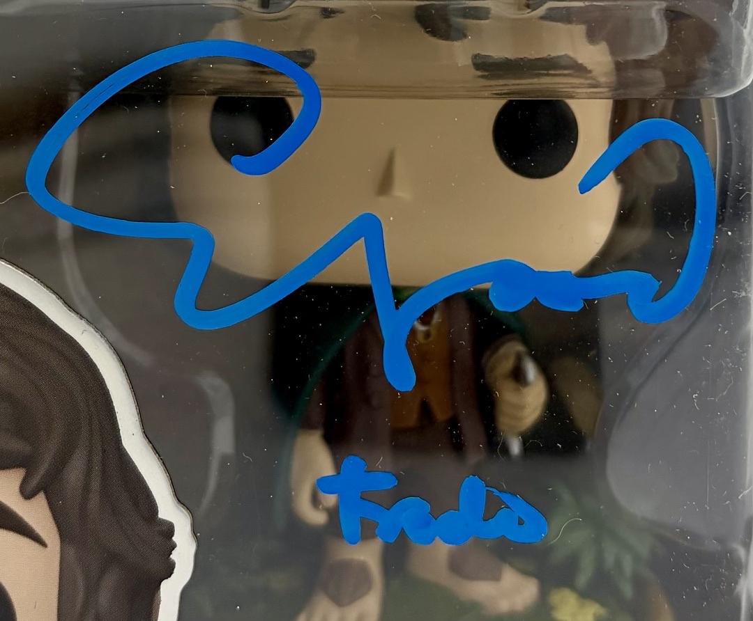 Elijah Wood signed "Frodo" Funko #1832 (Lord of the Rings) - Beckett COA