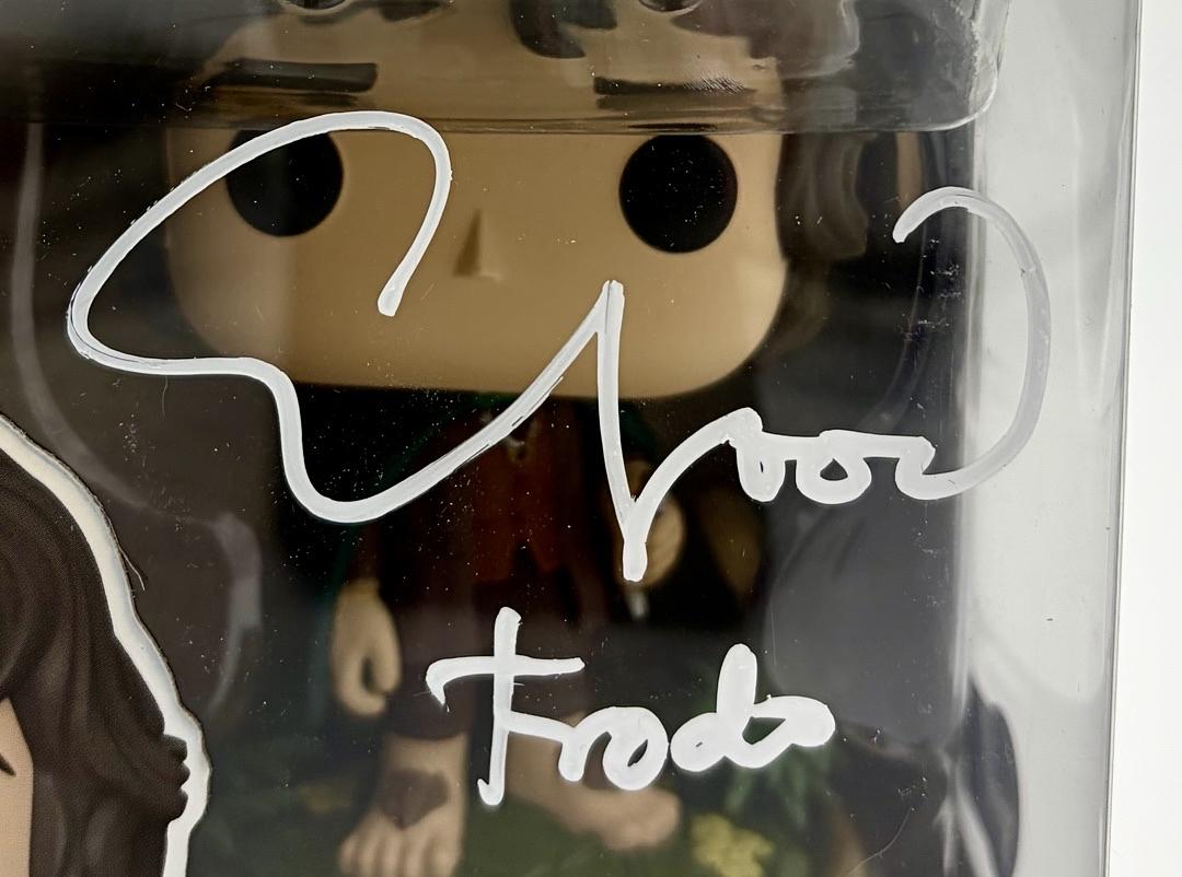 Elijah Wood signed "Frodo" Funko #1832 (Lord of the Rings) - Beckett COA