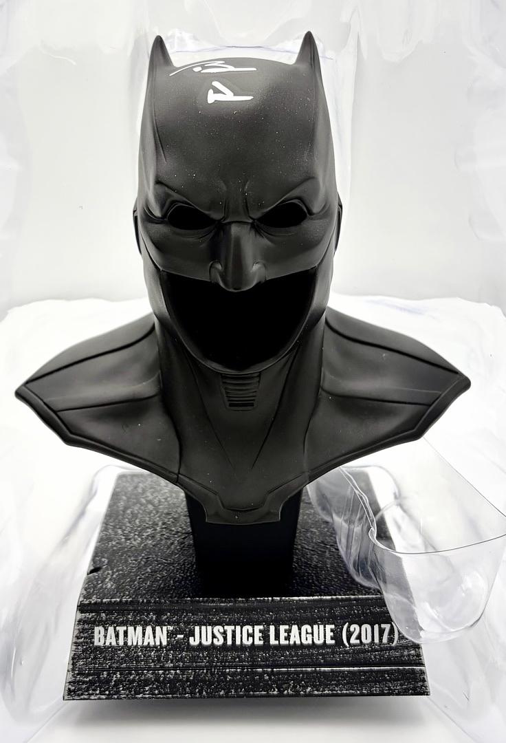 Ben Affleck signed Batman Justice League 1:3 Scale Cowl Replica - Beckett