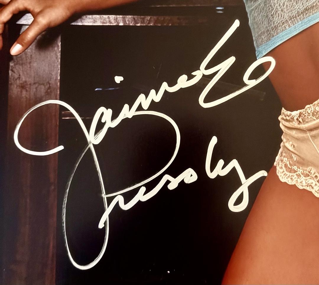 Jaime Pressly sexy signed 11x14 - Beckett COA