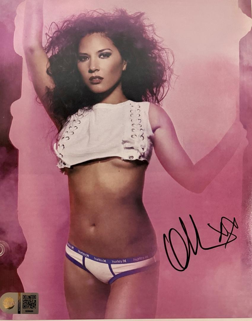 Olivia Munn Signed Sexy 8x10 Photo  - SWAU