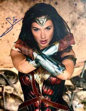 Gal Gadot sexy signed 11x14 Photo (Wonder Woman) - Celebrity Authentics