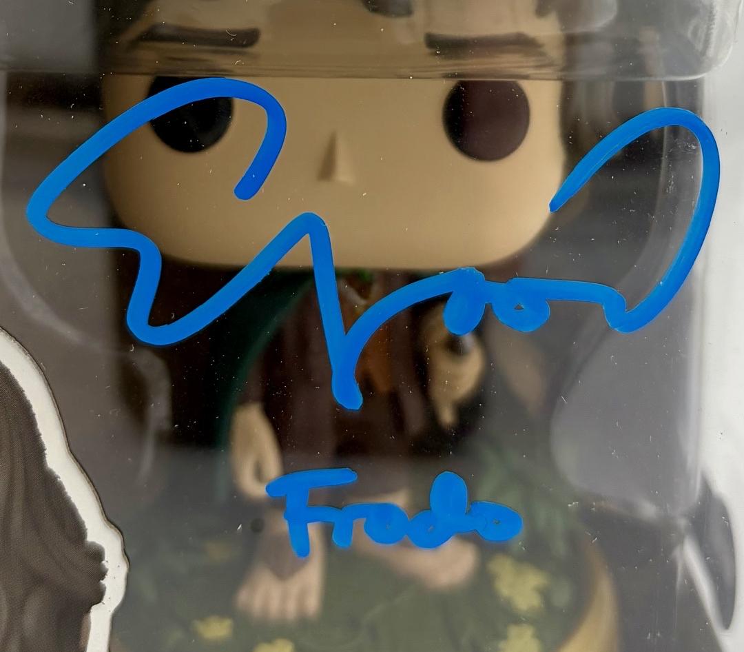 Elijah Wood signed "Frodo" Funko #1832 w/character name (Lord of the Rings) - Beckett COA