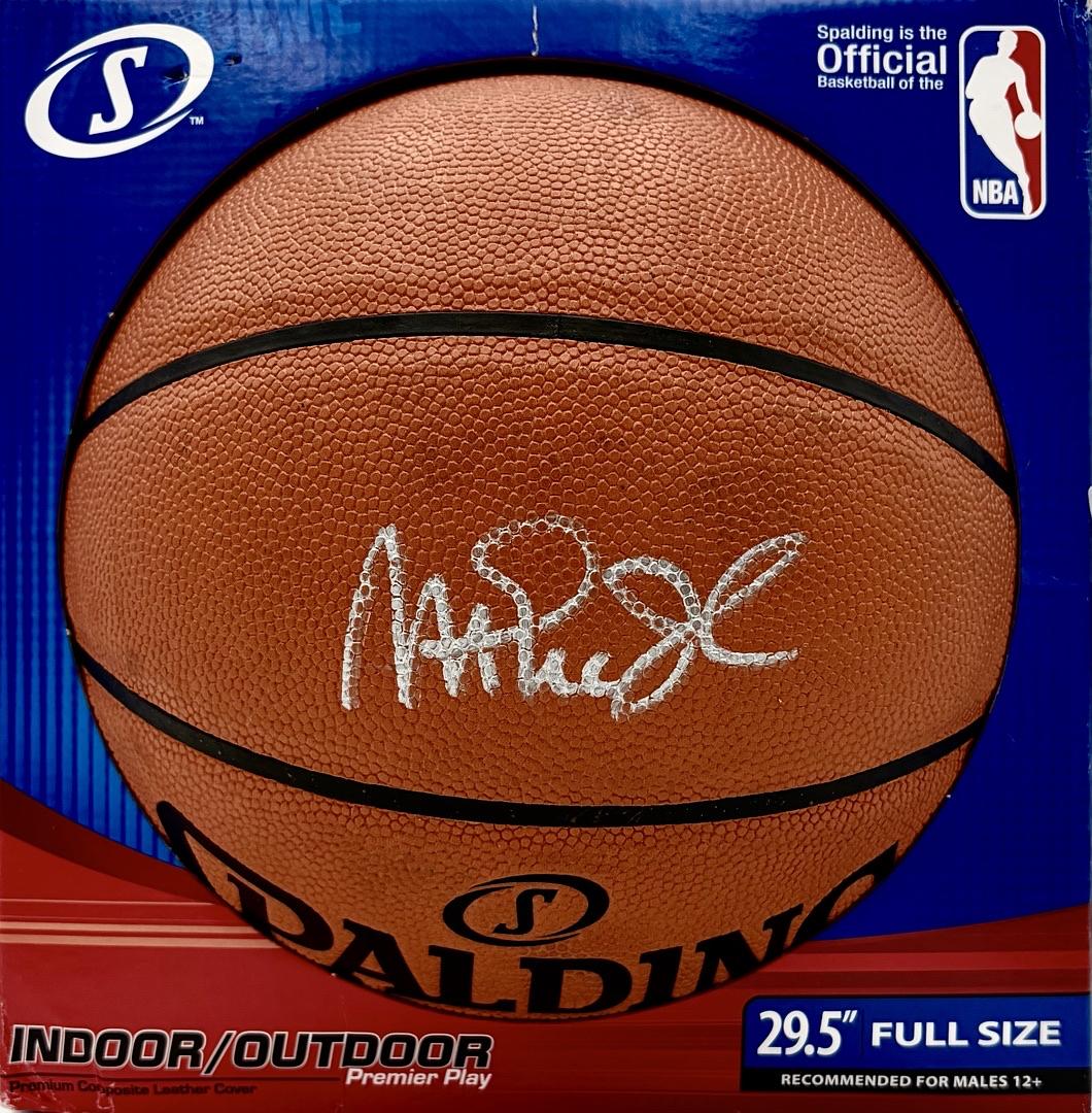 Magic Johnson signed replica basketball (Lakers) - Beckett COA