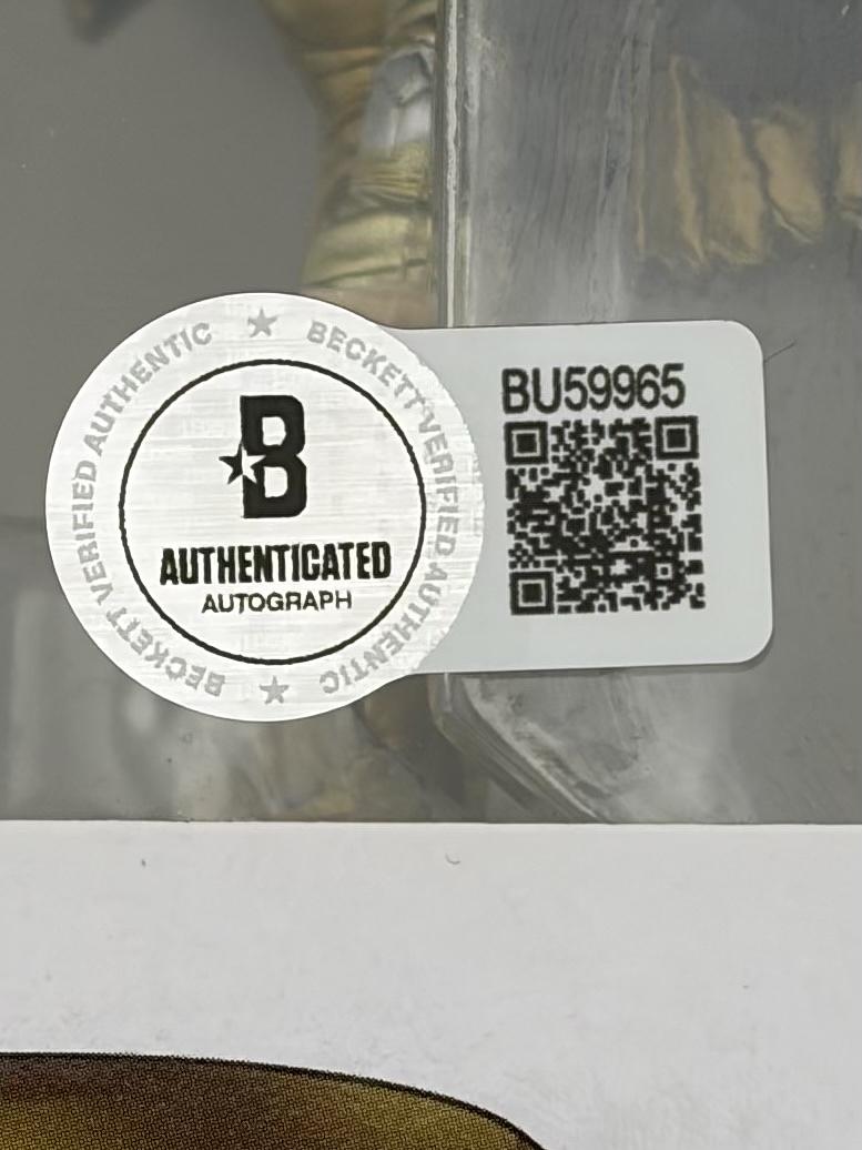 Gal Gadot Signed Funko Pop #323 Wonder Woman - Beckett COA