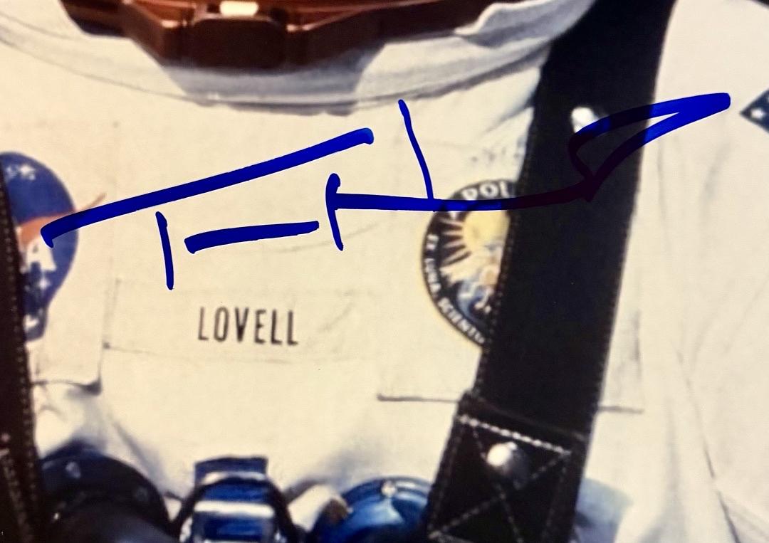 Tom Hanks Signed 11x14 Photo (Apollo 13) - Beckett COA