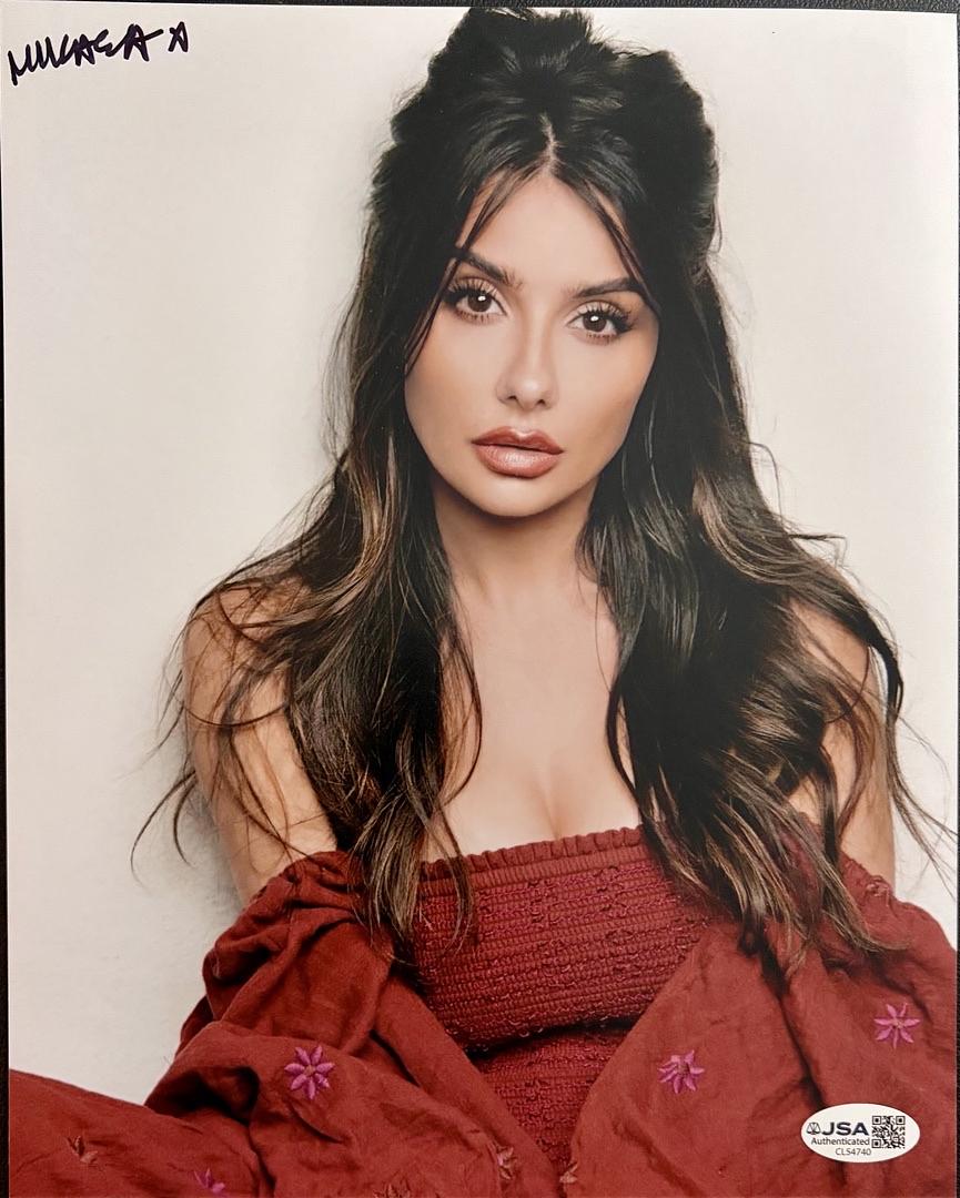 Mikaela Hoover signed 8x10 (Love Hard) - JSA COA