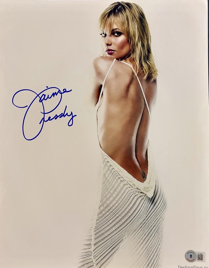 Jaime Pressly sexy signed 11x14 - Beckett COA