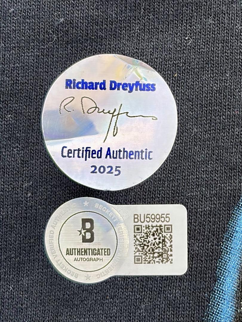 Richard Dreyfuss Signed T-Shirt (Jaws 50th Anniversary) - Beckett COA