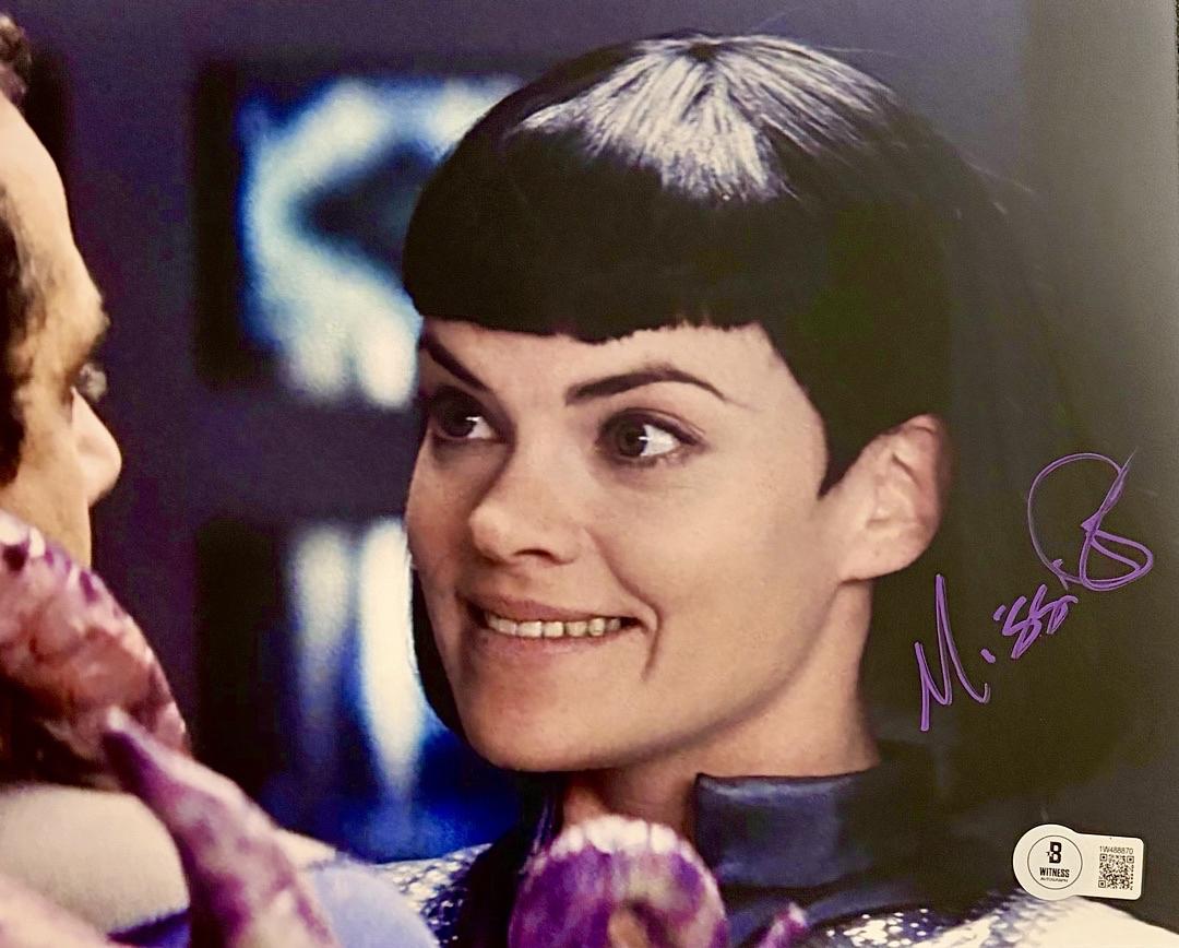 Missi Pyle signed 8x10 (Galaxy Quest) - Beckett COA