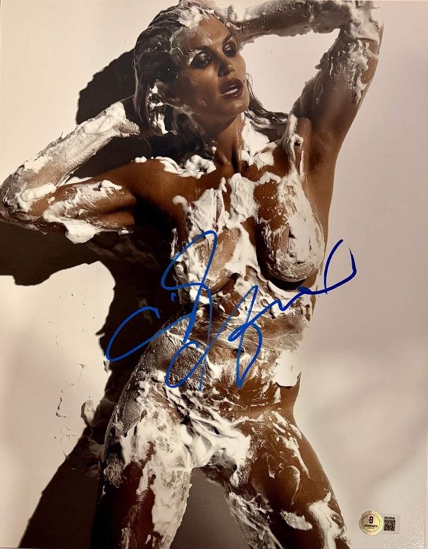 Cindy Crawford Signed 11x14 Photo - Beckett COA