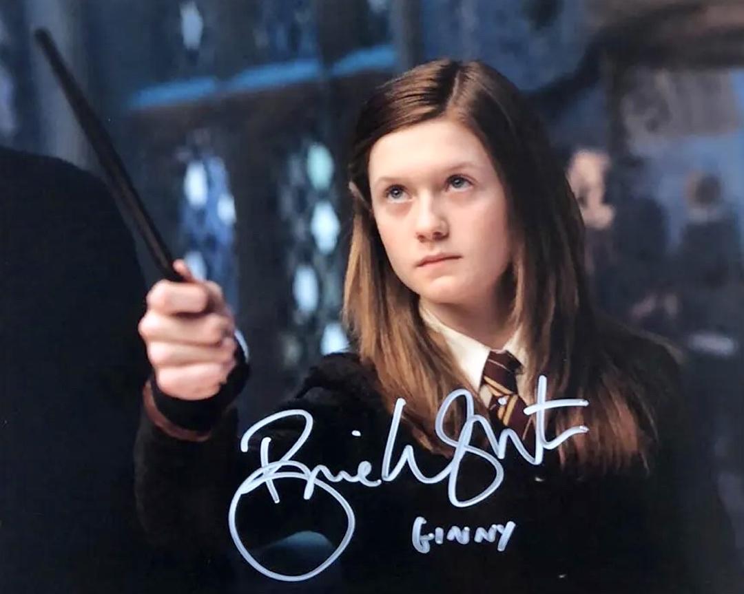 Bonnie Wright Signed 8x10 Photo (Harry Potter) - Beckett COA