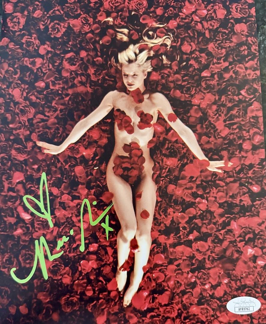 Mena Suvarni Signed 8x10 Photo (American Beauty) - JSA COA #01