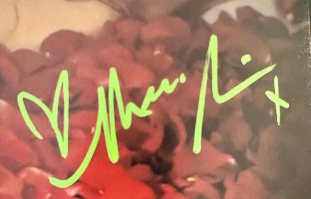Mena Suvarni Signed 8x10 Photo (American Beauty) - JSA COA #02