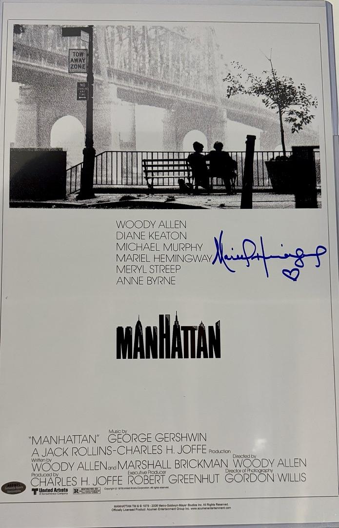 Mariel Hemingway Signed 11x17 Photo (Manhattan) - Schwartz COA