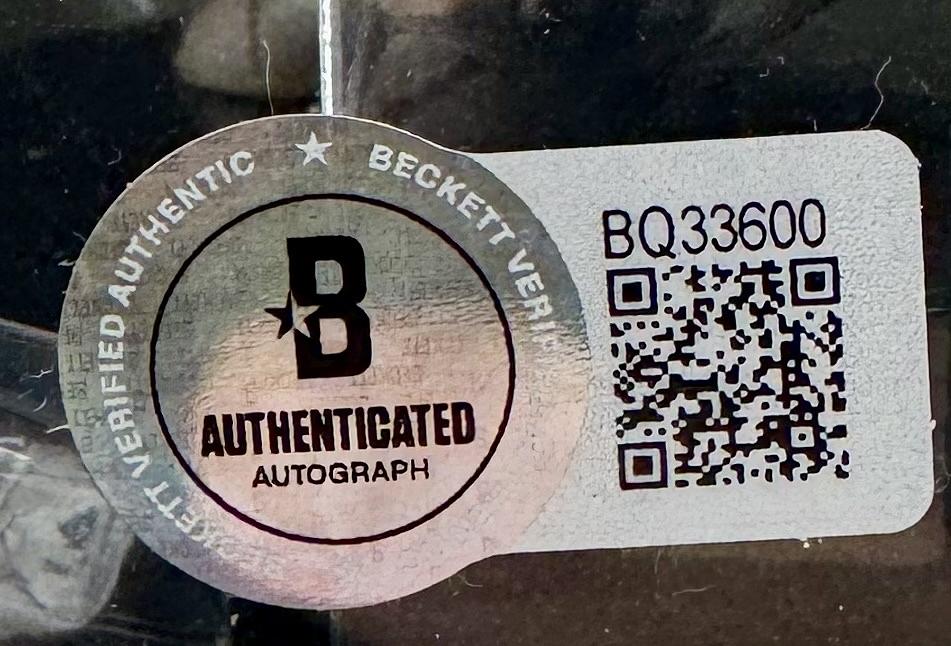 Pedro Pascal Signed Funko Pop #585 The Mandalorian (Star Wars)  - Beckett COA