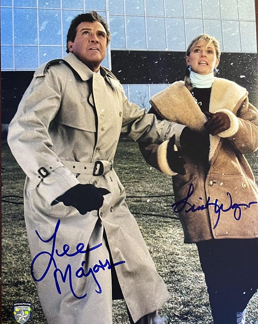 Lee Majors & Lindsey Wagner Signed 11x14 Photo (Six Million Dollar Man) - Official Pix