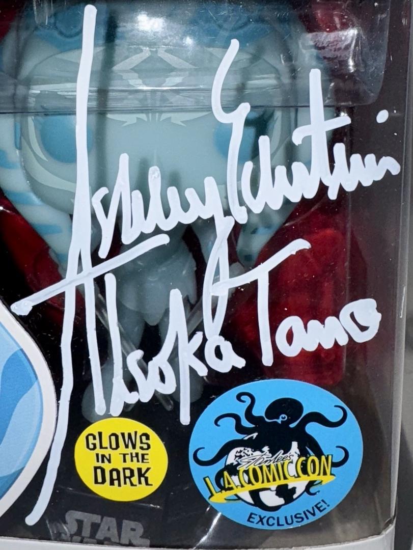 Ashley Eckstein Exclusive Signed Funko Pop #130 "Ahsoka" (Star Wars) w/Inscription - Official Pix #01