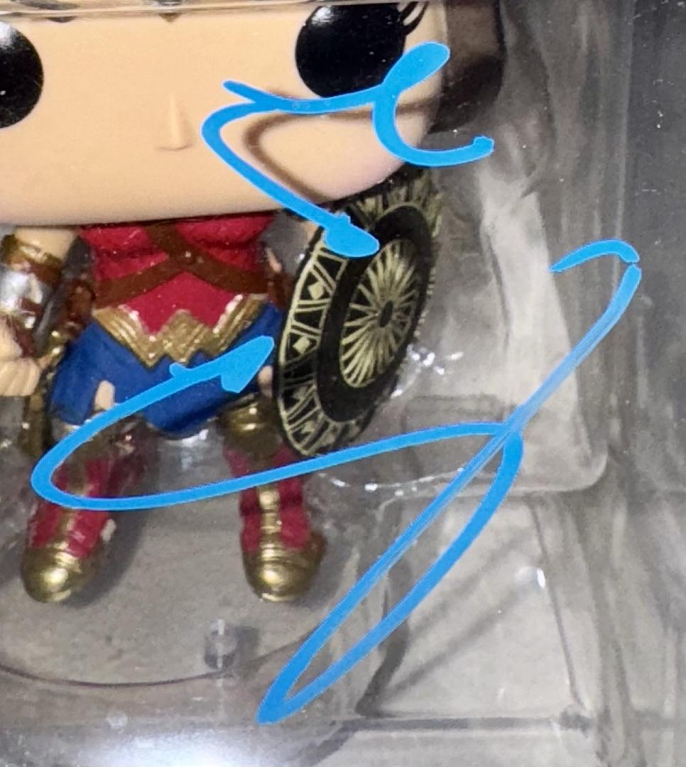Gal Gadot Signed Funko Pop #172 Wonder Woman - Beckett COA