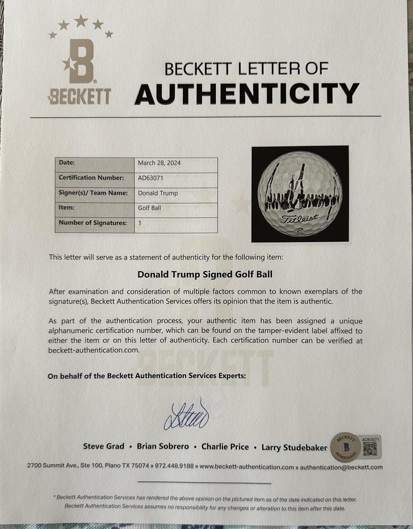 Donald Trump Signed Golf Ball - Beckett COA w/full letter of authenticity