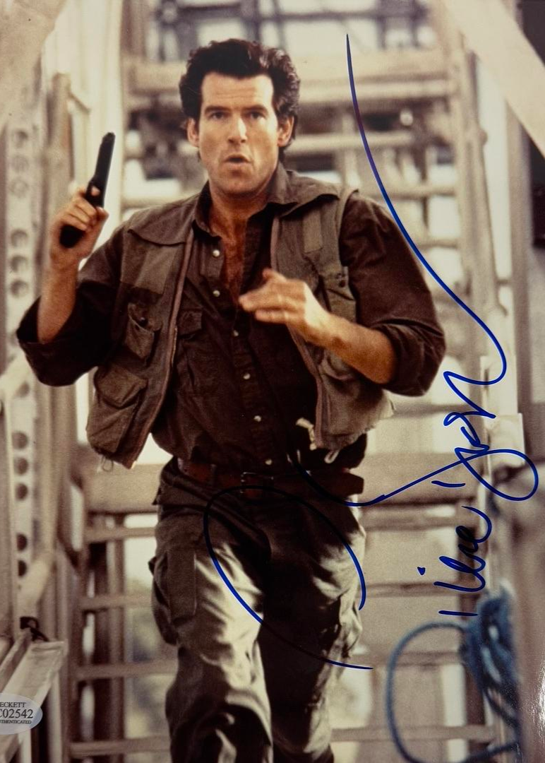 Pierce Brosnan Signed 8x10 Photo (James Bond) - Beckett COA