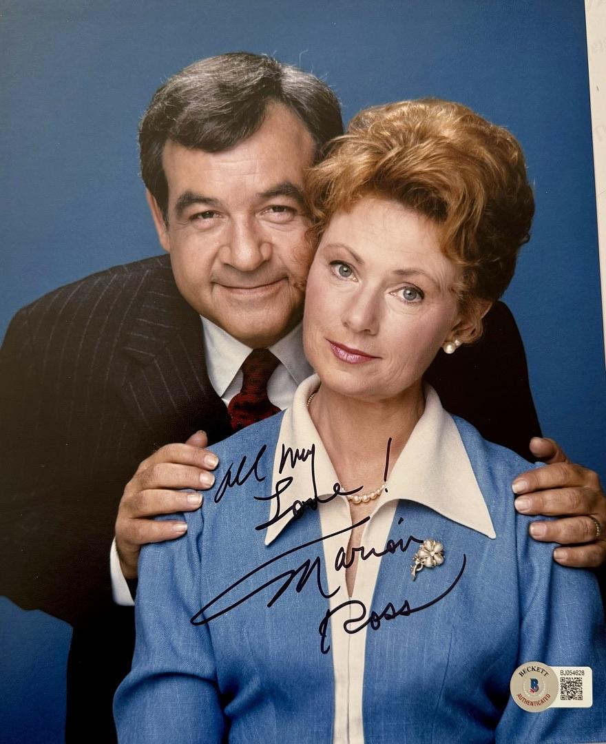 Marion Ross Signed 8x10 Photo (Happy Days) - JSA COA